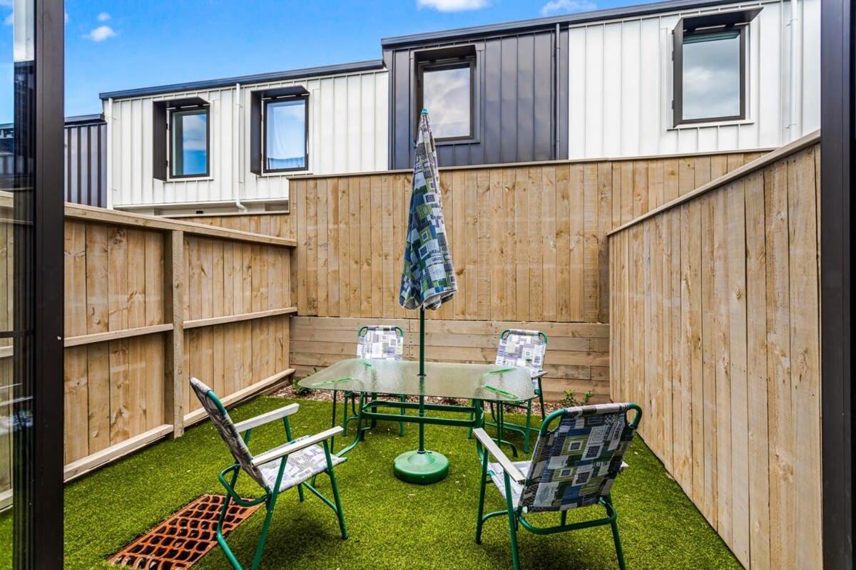 Fresh & Sleek Grey Lynn Unit With Private Patio Auckland Exterior foto